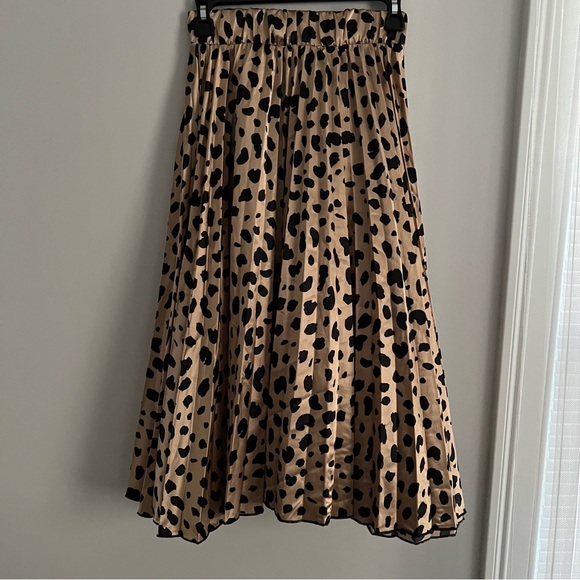 Tan and Black Polka Dot pleated Skirt - Picture 1 of 2